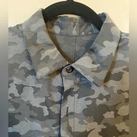 Lululemon Down to the Wire Men’s Camo Longsleeve Button-Up - Picture 9 of 9